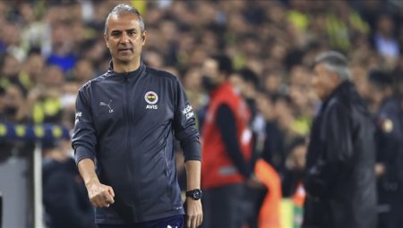 Fenerbahçe’de şok! İsmail Kartal Avrupa Ligi’nde 8 futbolcuyu…