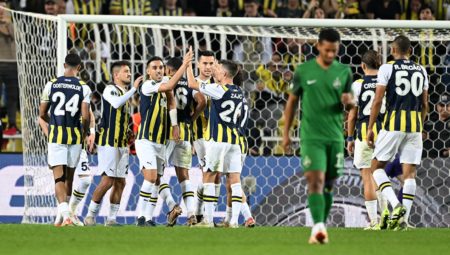 Fenerbahçe stoper yerine o bölgede sürpriz bir transfer yapacak!