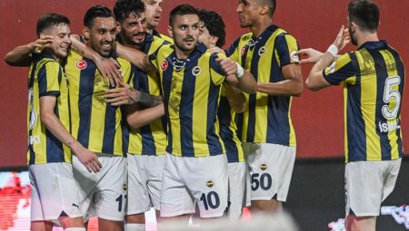 Fenerbahçe, Trabzonspor maçı öncesi sakatlıklarla boğuşuyor! Takım adeta revire döndü!