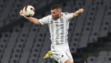 Beşiktaş’ta Ante Rebic şoku!