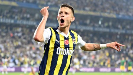 Fenerbahçe’de Sebastian Szymanski performansı ile büyülemeye devam ediyor